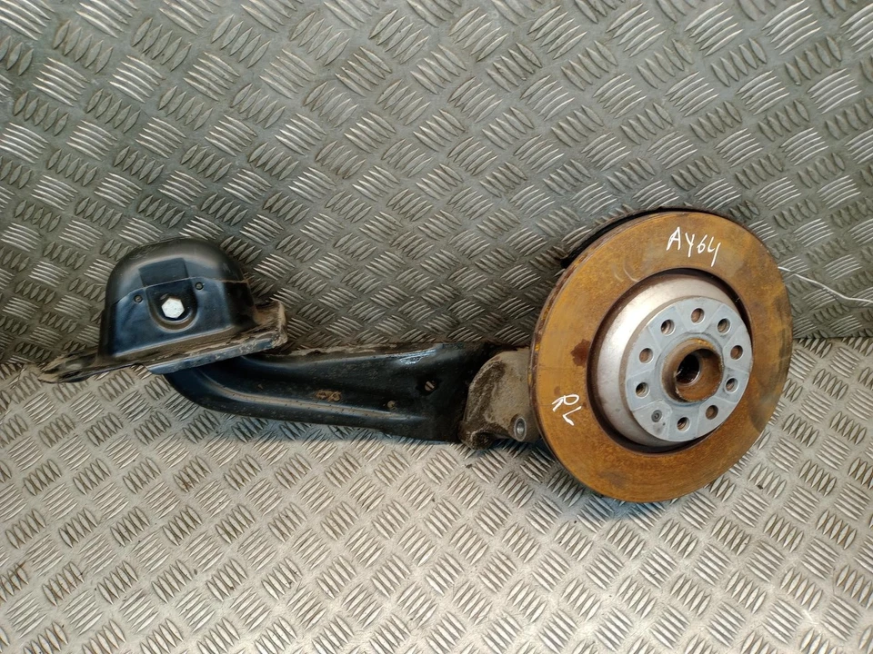 Buje trasero izquierdo volkswagen golf gti gasolina 4x4 5q0505435j mk7 2013-2020 Foto 4 de 4