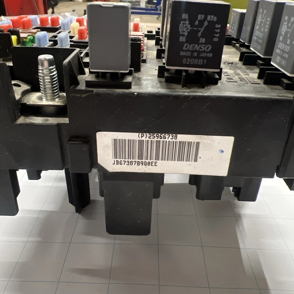 Pontiac Torrent 2007-2009 caja de fusibles motor 3,4 L *probado funcionando* OEM  Foto 2 de 4