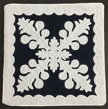 Hawaiian Quilted 18" Pillow Covering - Breadfruit - Ulu - White on Navy Blue