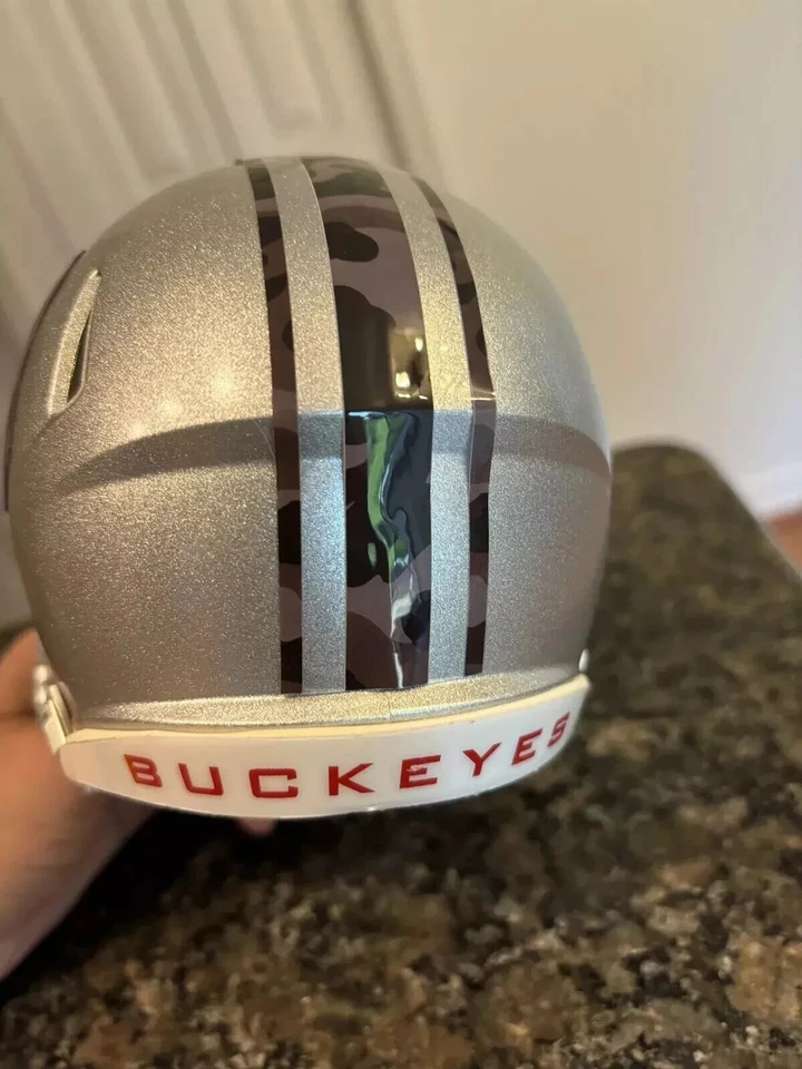 Ohio State Buckeyes Plateado con Camuflaje Bloque O Mini Casco de Fútbol Personalizado Foto 4 de 4