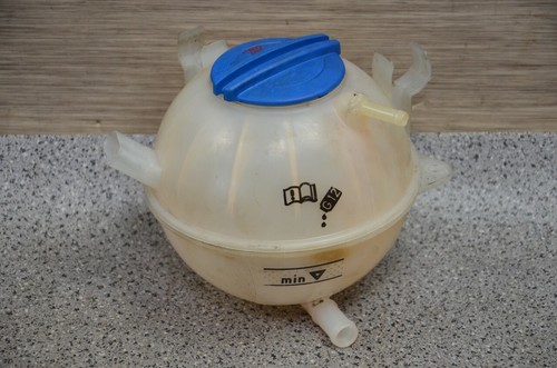 Audi A3 8P 2010Bj 1.6TDI Ausgleichsbehälter Kühlwasser Behälter 1K0121407A