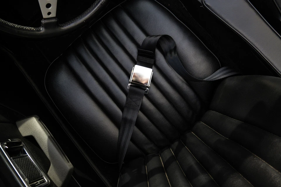 Kit de cinturón de seguridad con canastilla de regazo RetroBelt 2pt para Ford Mustang 1964-1966 - par negro Foto 2 de 2