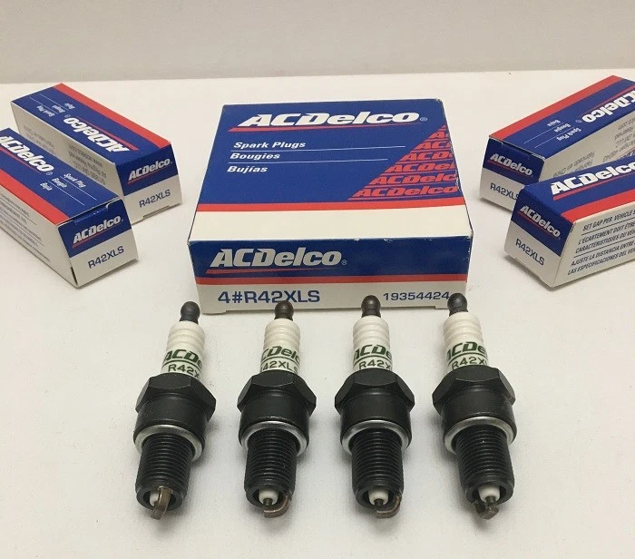 Bujías convencionales AC Delco R42XLS - Paquete de 4 bujías Foto 2 de 3