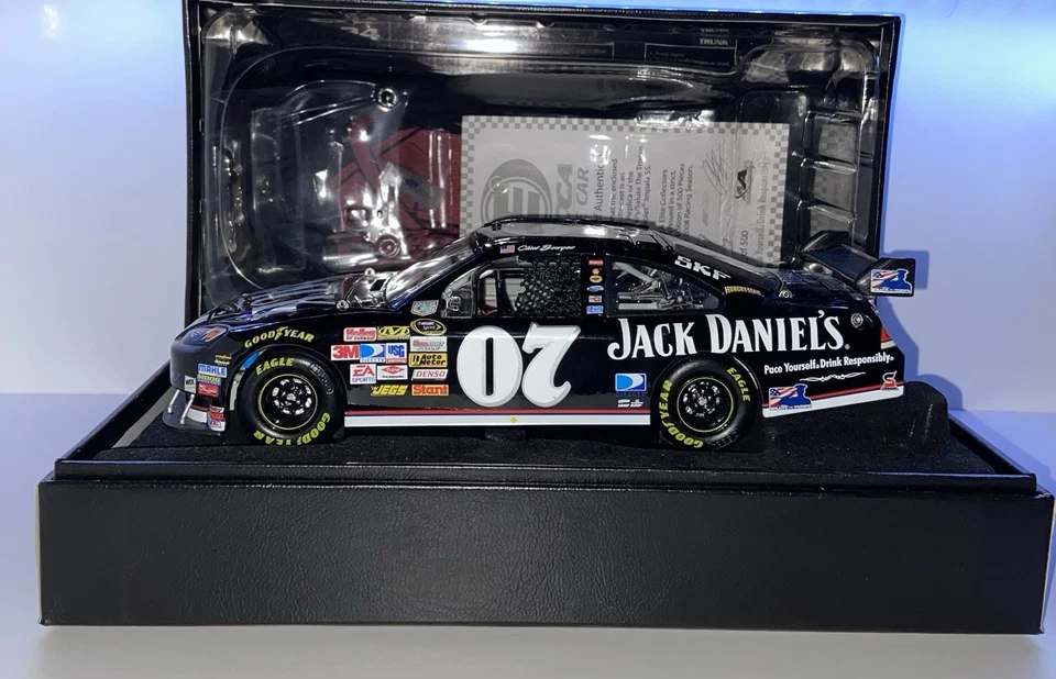 Clint Bowyer #07 Jack Daniels Salute The Troops 2008 1/24 NASCAR Diecast ELITE - Image 2 of 4