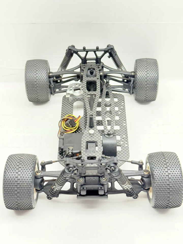 Rare! XRAY M18T 1/18 MICRO TRUCK New Build W/ Graphite CONVERSION SET#381173 - Image 2 of 4