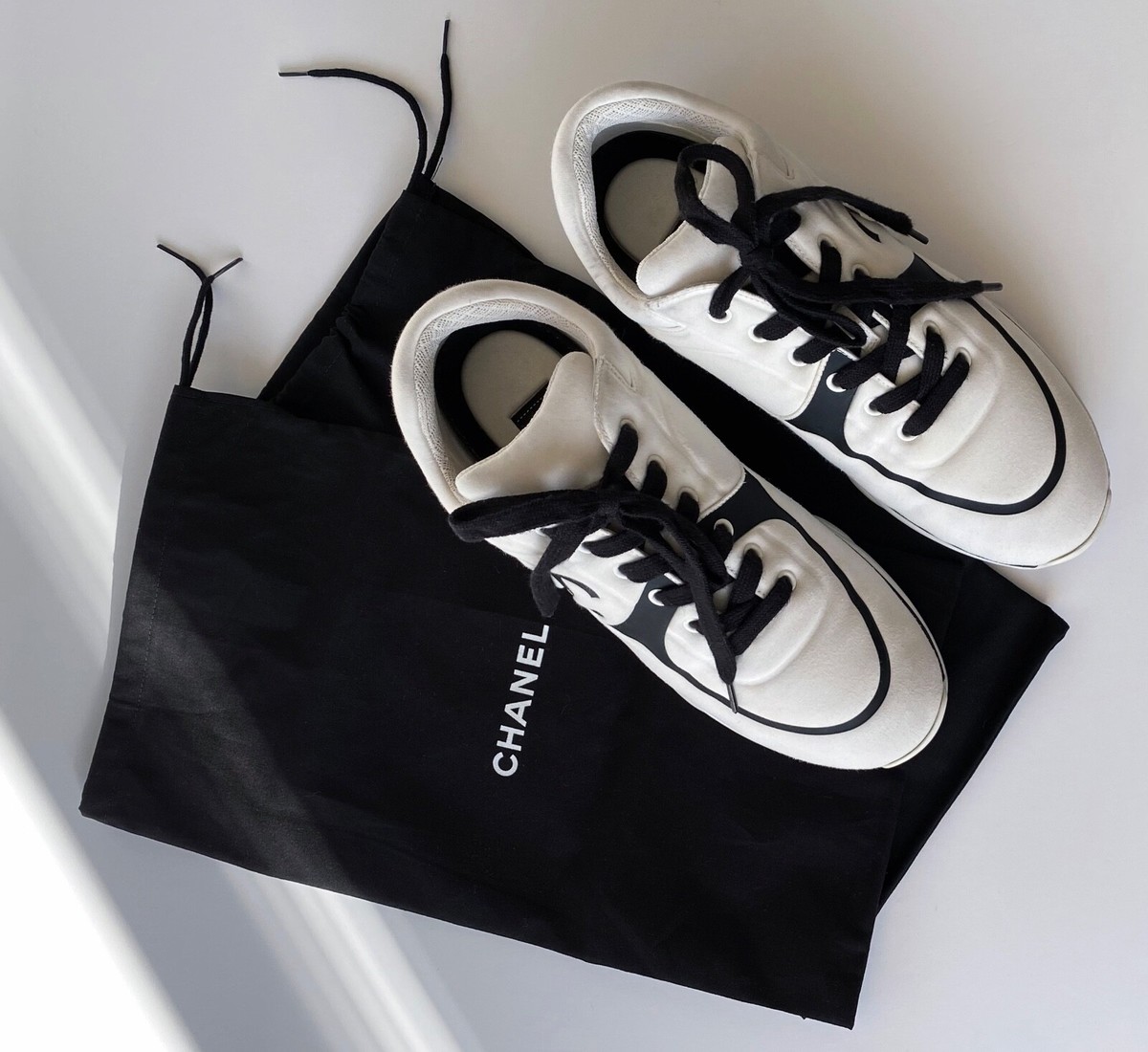CHANEL WHITE BLACK CC LOGO FABRIC SNEAKERS 42 | eBay CHANEL WHITE BLACK CC LOGO FABRIC SNEAKERS 42 | eBay