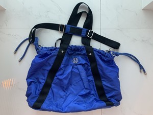 lululemon duffle bag