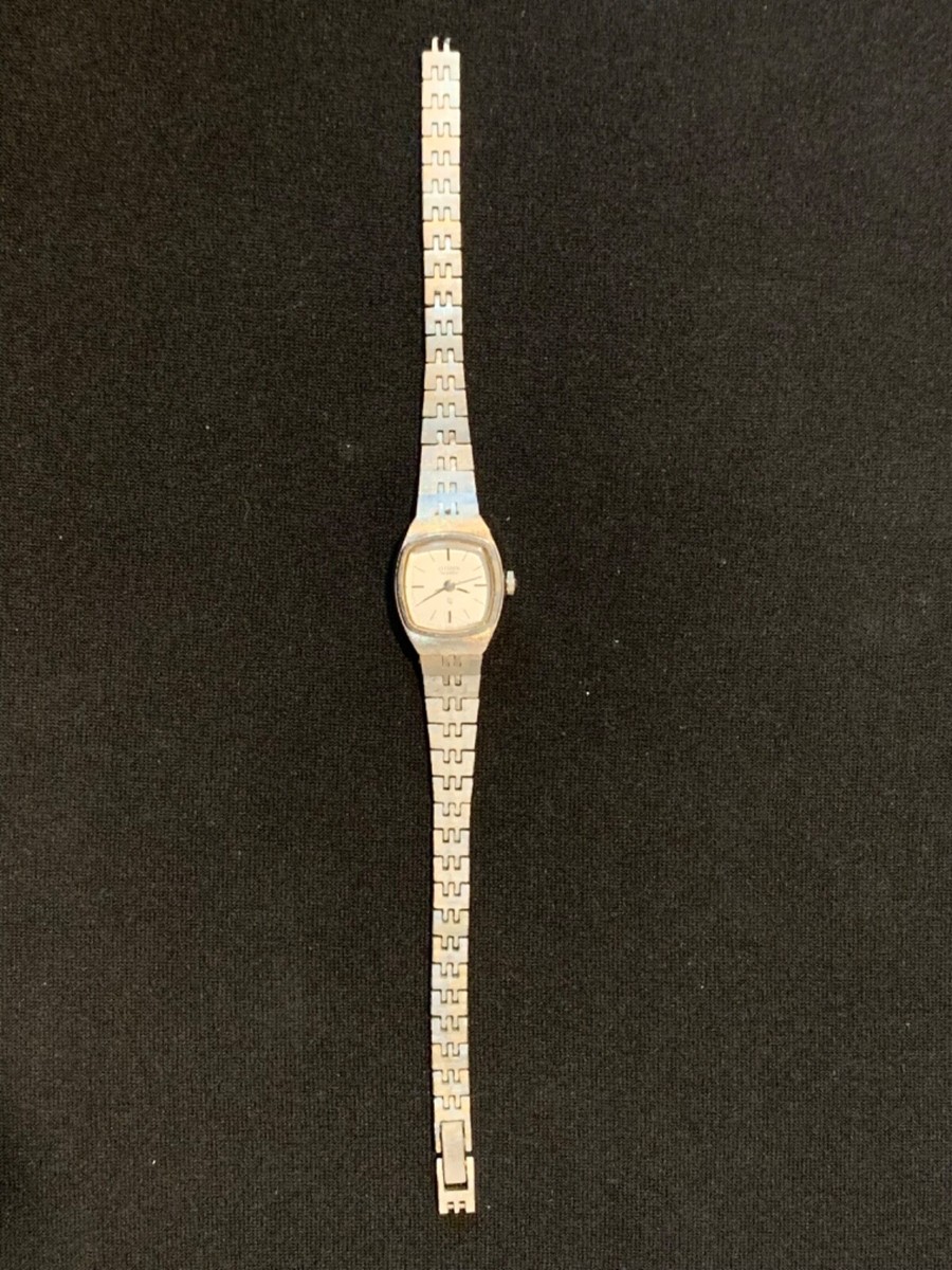 Vintage Seiko 1984 Ladies Dainty Quartz Watch 17mm 6.25