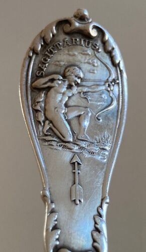 Antico cucchiaino argento sterling vittoriano Gorham Sagittarius zodiaco novembre - Foto 1 di 8