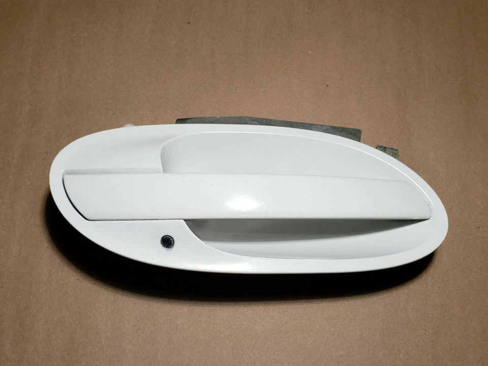 02-08 BMW 745i 750i E65 ПРАВАЯ ПЕРЕДНЯЯ НАРУЖНАЯ ДВЕРНАЯ РУЧКА С ПОДСТАВКОЙ БЕЛАЯ - Изображение 2 из 4