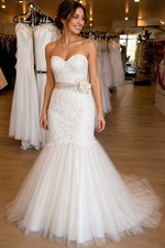 White Lace Sleeveless Sweetheart Mermaid Wedding Dress with Train  Beading