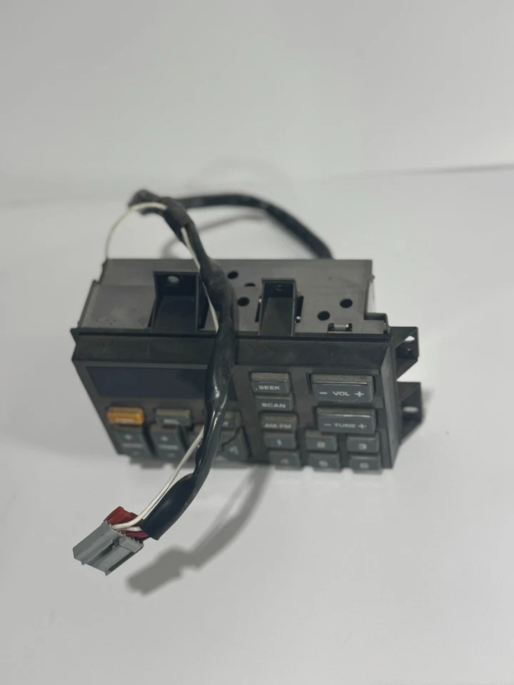 1988-1994 CHEVY/GMC C/K 1500 RADIO AUDIO CONTROL UNIT W/ DISPLAY - WORKING - Image 3 of 4