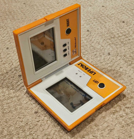 NINTENDO LIFEBOAT Game and Watch vintage electronic handheld LCD game 1983