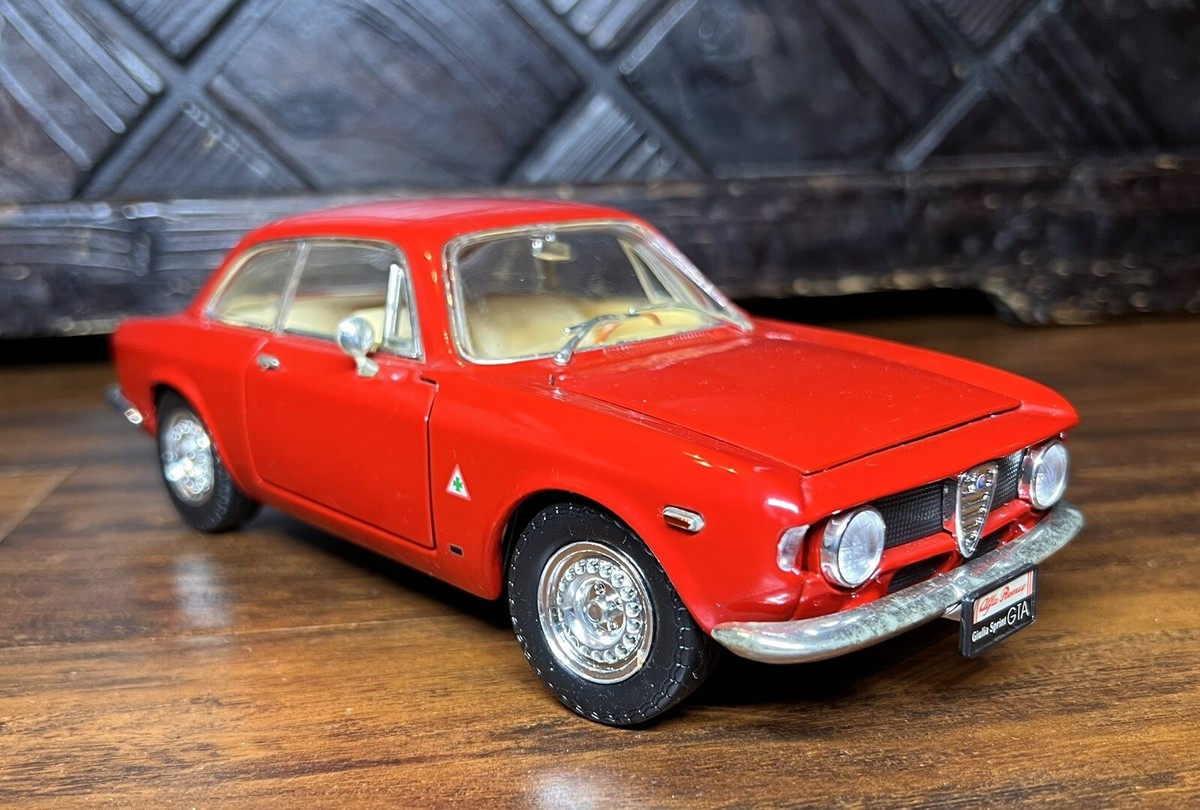 自動車 WHITEBOX Alfa Romeo Giulia 1:18 Red 自動車 WHITEBOX Alfa Romeo Giulia 1:18 Red 自動車 WHITEBOX