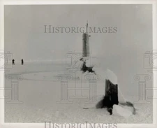 1959 Press Photo USS Skate submarine surfaces in the Arctic Ocean - kfx17547