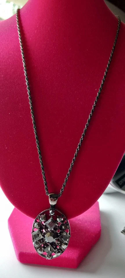 Colar pingente oval estado central design Premier com cristal hematita 18-22 polegadas - Imagem 2 de 4