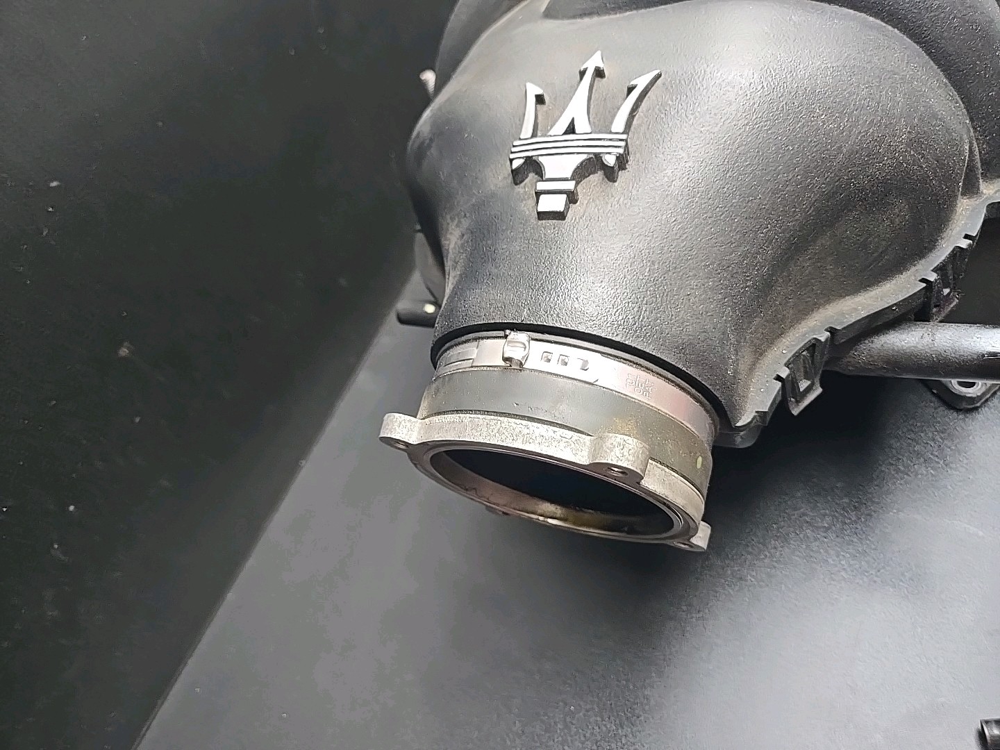 2004-2008 MASERATI QUATTROPORTE M139 OEM AIR INTAKE MANIFOLD