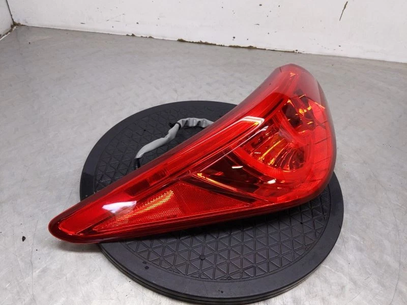 Крепление на четверть панели заднего фонаря водителя подходит для 16–17 INFINITI Q50 737025 - Изображение 3 из 4