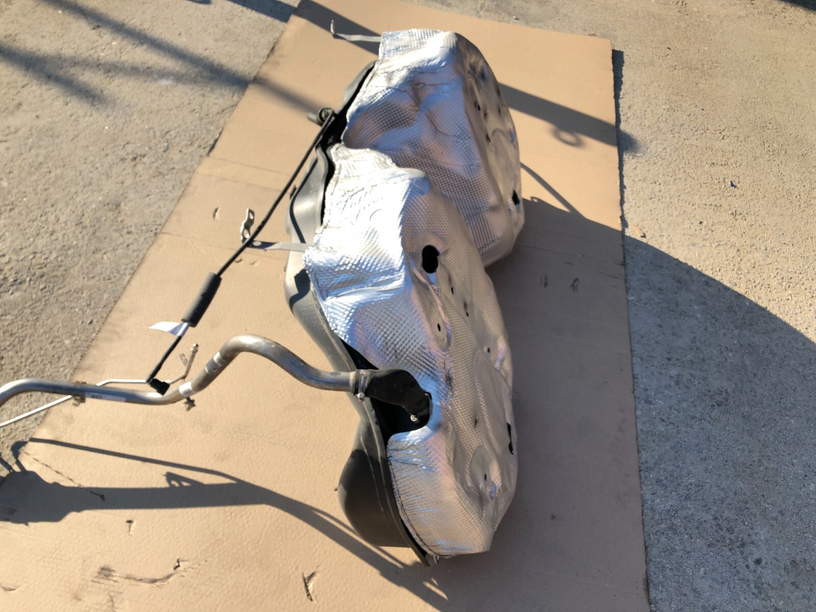 2017-2022 MASERATI LEVANTE FUEL GAS TANK RESERVOIR W/ FILLER NECK OEM.