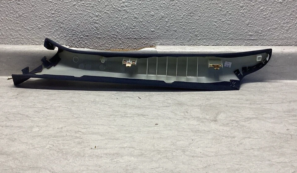 2001-2002 Lincoln Town carro fabricante de equipamento original para-brisa lateral de passageiro Moldin 1W1Z-5403598-AAC - Imagem 3 de 4