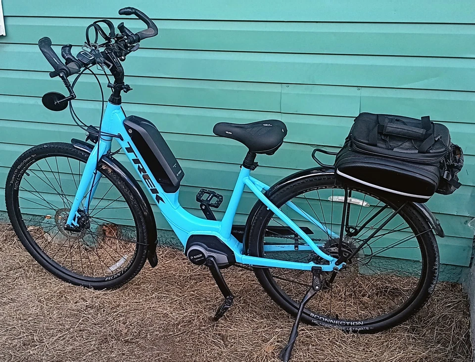 Bicicleta eléctrica híbrida Trek Verve+ 3 Lowstep azul azul azul usada en excelente estado certificada según UL 2849 Foto 2 de 4