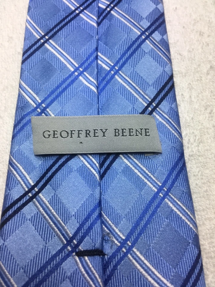 CORBATA HOMBRE GEOFFREY BEENE RAYAS AZULES Y BLANCAS 3,75 X 61 Foto 4 de 4