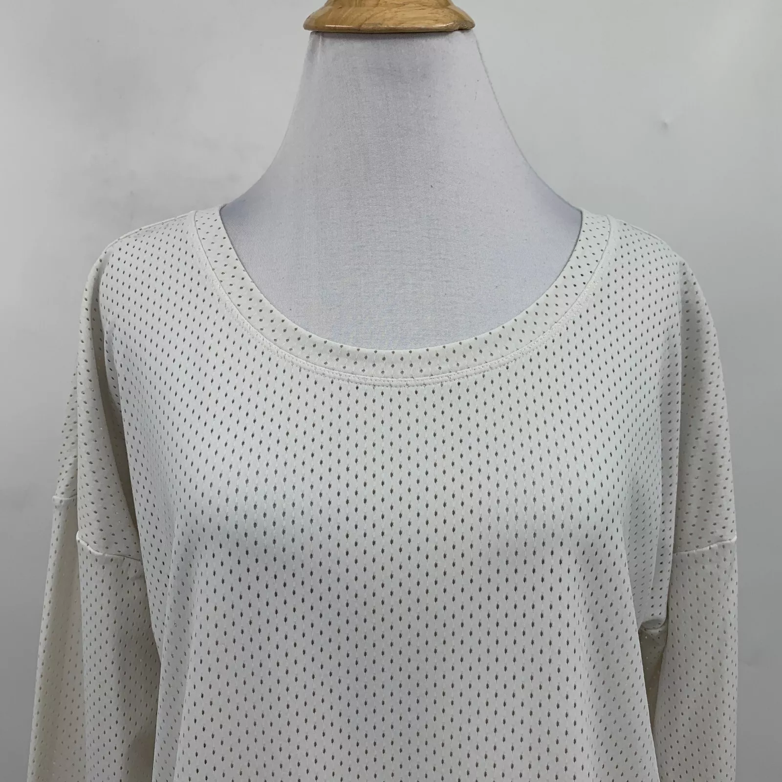 lole stretch long sleeve mesh kangaroo pocket vented shirt