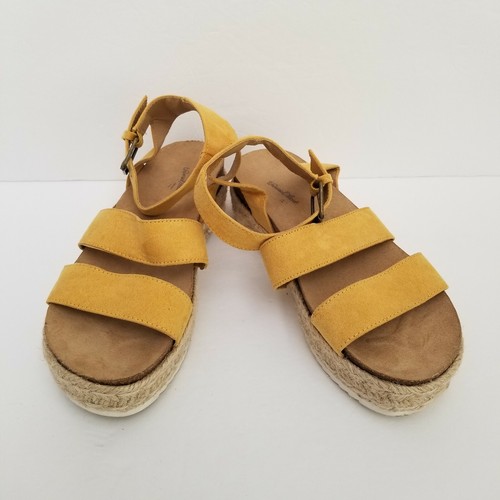 universal thread yellow sandals