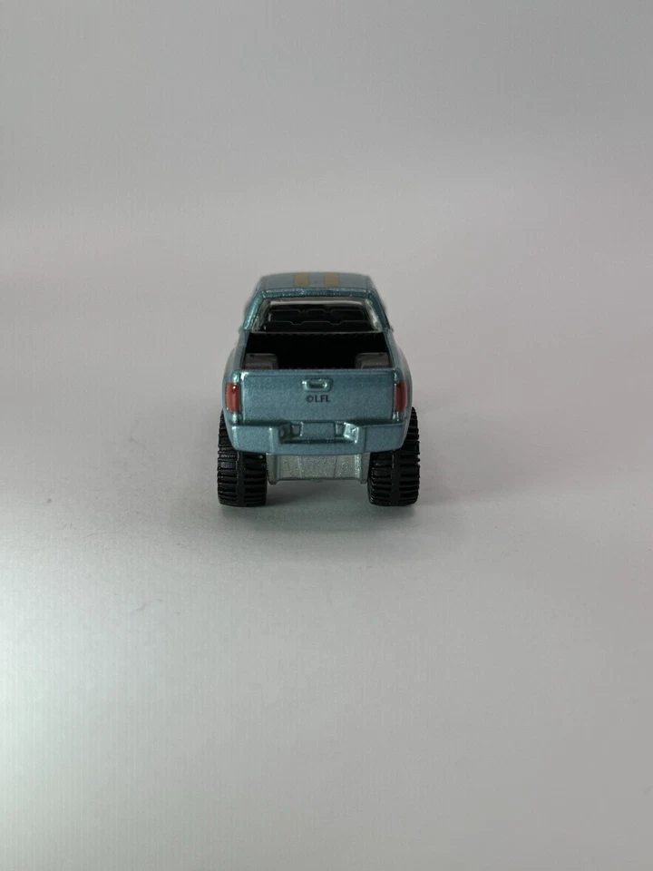 2014 风火轮星球大战赏金猎人雪佛兰索罗弗拉多越野 RR 宽松 — 第 4/4 张图片