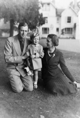 The Duke of Kent with his wife and son Prince Edward in the ga- 1937 Old Photo