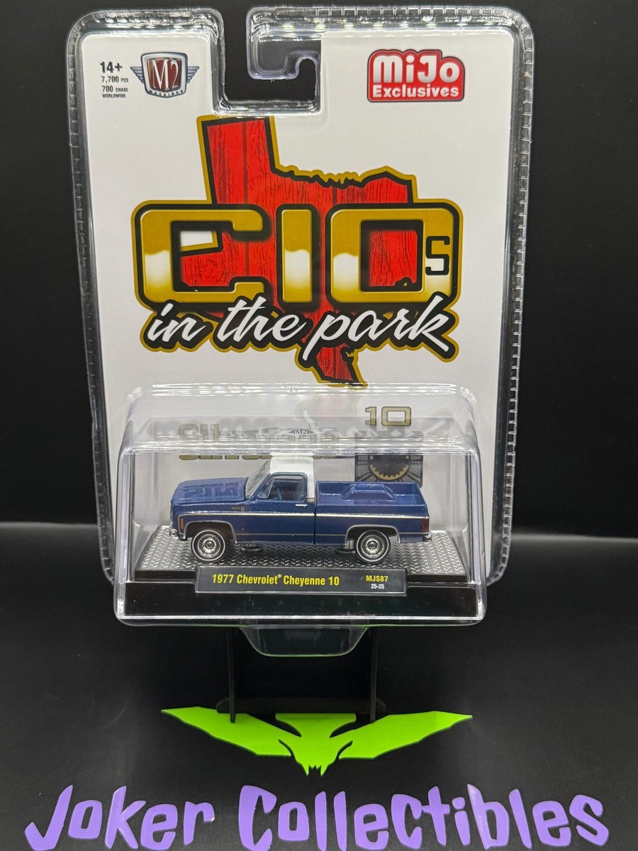 M2 Machines 1977 Chevrolet Cheyenne 10 C10s In The Park Blue MJS87