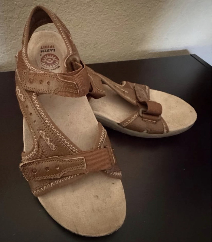 Earth Spirit Brown Leather Strappy Sandals Hook & Loop Ankle Strap Rubber 8