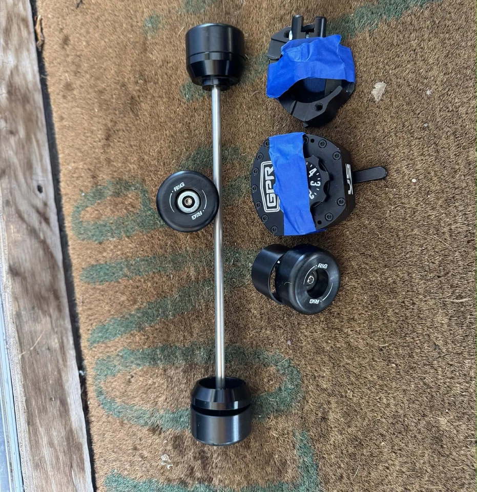 20 + Yamaha r1 GPR V5 стабилизатор и передняя вилка ползунок и задний ползунок - Изображение 3 из 4