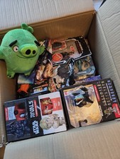 Sehr schöne Box mit Spielzeug/Sammelfiguren;...