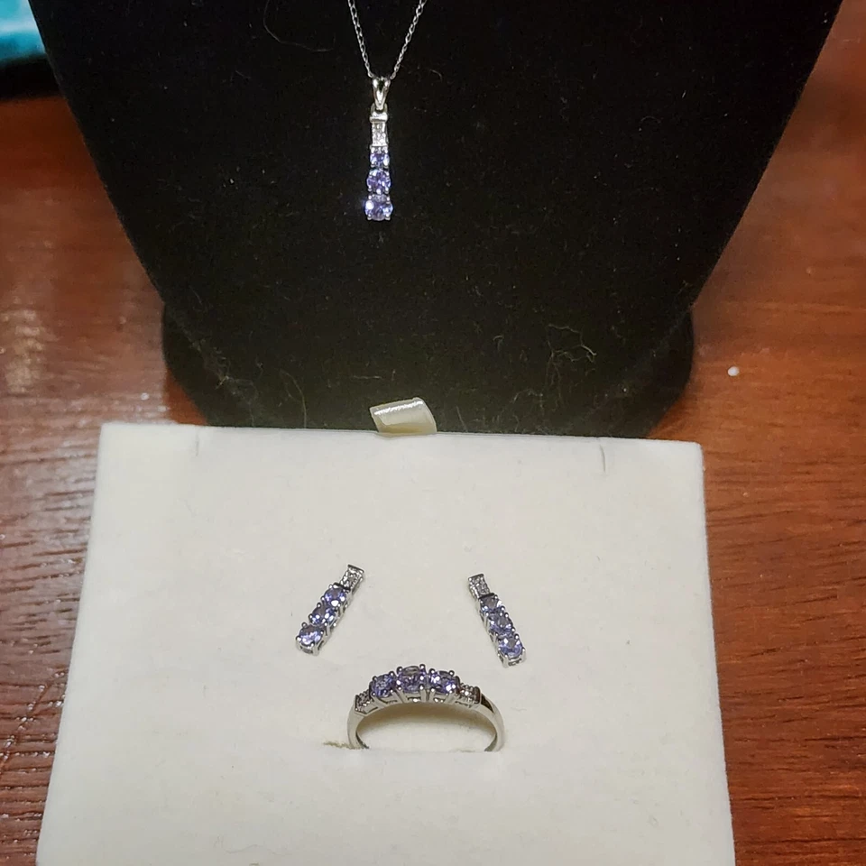 10k white gold tanzanite jewelry set. Necklace, earrings, and size 7 ring - Image 3 of 4
