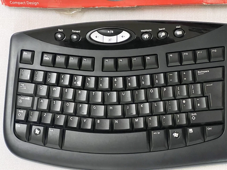 Microsoft Comfort Curve USB Wired Keyboard 2000 , New in Open Box as Photos Show - Image 4 of 4
