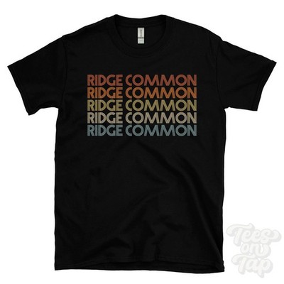 RIDGE COMMON WIEDERHOLTES RETRO-STIL T-SHIRT Herren & Damen UK Ortsname Geschenk