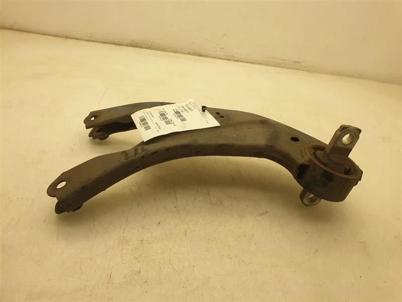 10-19 LEXUS RX350 PASSENGER SIDE REAR LOWER CONTROL TRAILING ARM ASSEMBLY - Image 2 of 4
