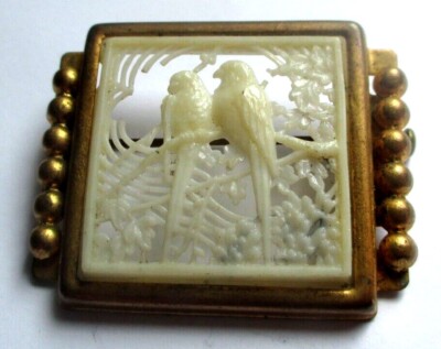 Broche Vintage Bakélite Couple De Perroquets - Couleur Or Et Beige, Ancienne, Très Bon état