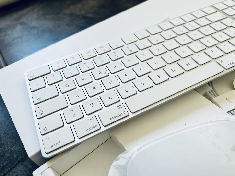 Set Apple Magic Keyboard mit Ziffernblock + Mouse 2 inkl. Ladekabel und OVP - Bild 2 von 4