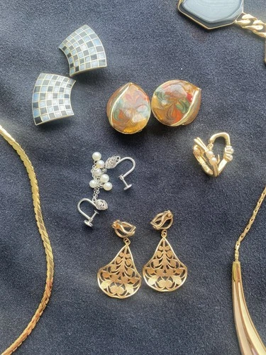 Vintage-Bold Gold Tone Jewelry Lot MONET, NAPIER, TRIFARI and unmarked.