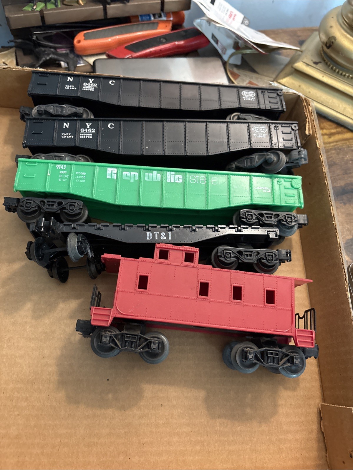Lot Of Vintage Lionel O Gauge Train Cars. Gondolas, Flat Car, Caboose. AS-is
