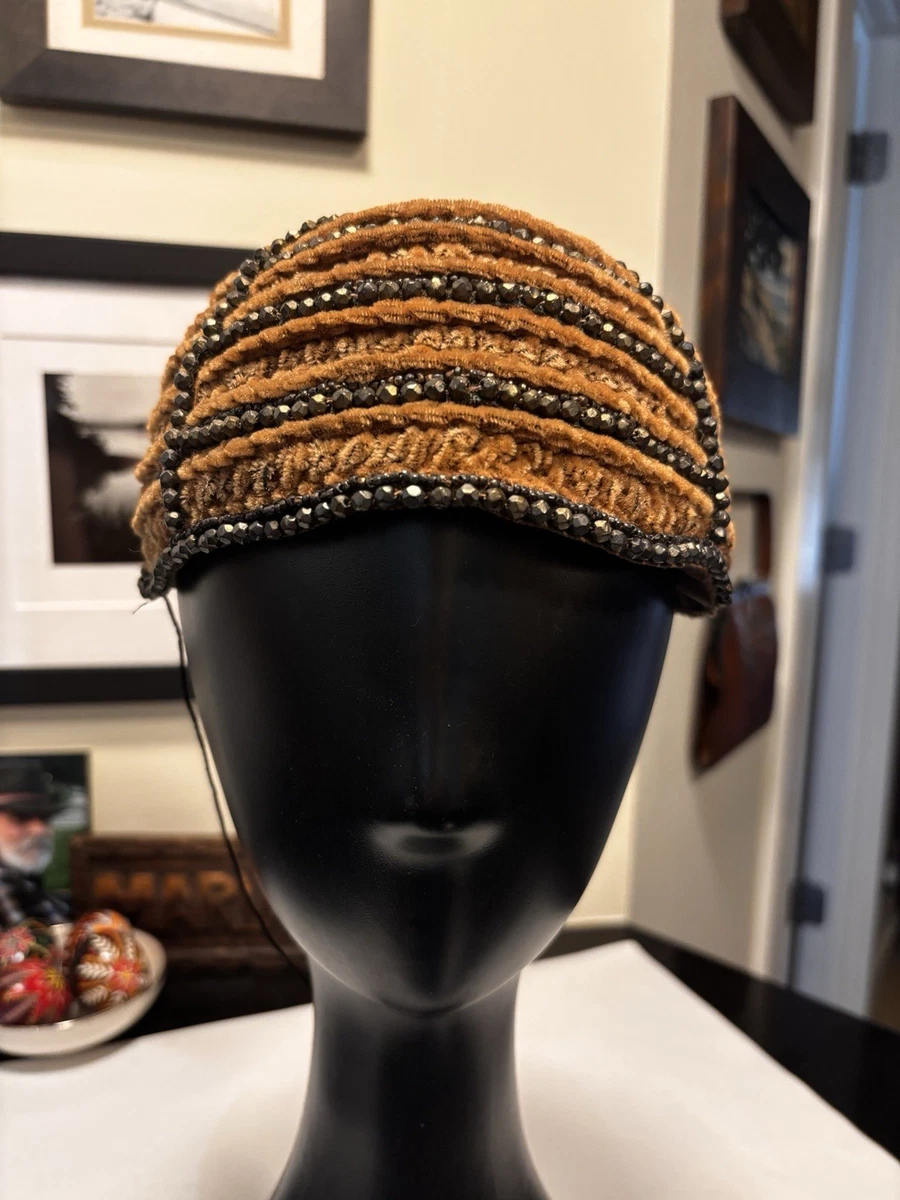 Cloche Original Vintage Hats for Women 1930s Decade for sale  display picture 2