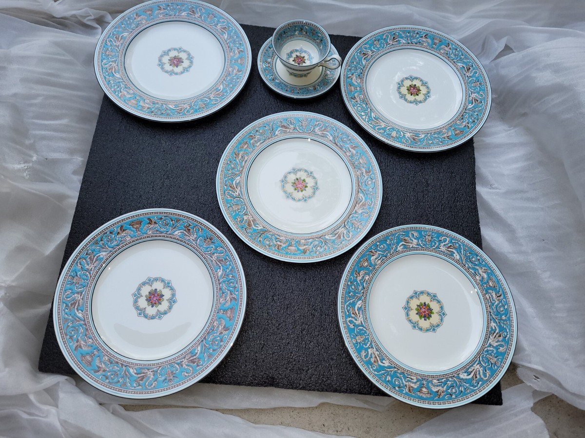Wedgewood Turquoise Dinner Plate 10 3/4