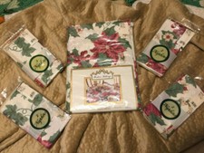HOLIDAY ELEGANCE VICTORIAN MAUVE TABLECLOTH WITH MATCHING NAPKINS