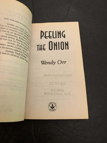 1999 Peeling The Onion by Wendy Orr Laurel Leaf Paperback - Picture 2 of 5