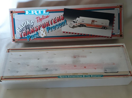 Alan Kulwicki #7 Hooters 1/64 WHITE ROSE ERTL DIECAST TRANSPORTER 1992 NIB - Picture 4 of 9