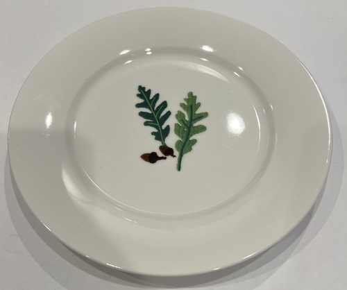 Set of 4 Crate and Barrel Holiday Leaves Holly 8" Dessert Salad Plates - Picture 5 of 6