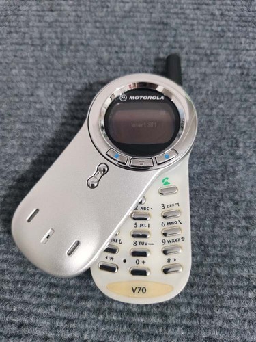 Motorola V70 Unlocked GSM Rotatable 100% Original vintage cell phone rare - Picture 2 of 14