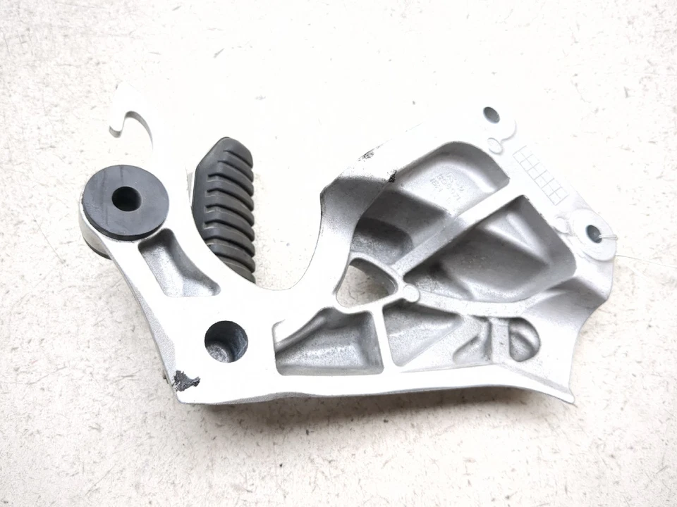 08-18 Suzuki Hayabusa GSX1300R Clavija de pie trasero izquierdo pasajero 298971 Foto 4 de 4